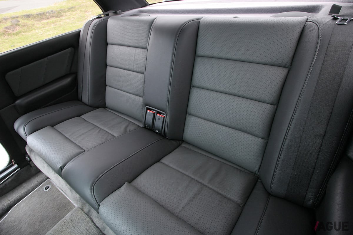 リアシートもフロントシートとあせてレザーを張り替えた