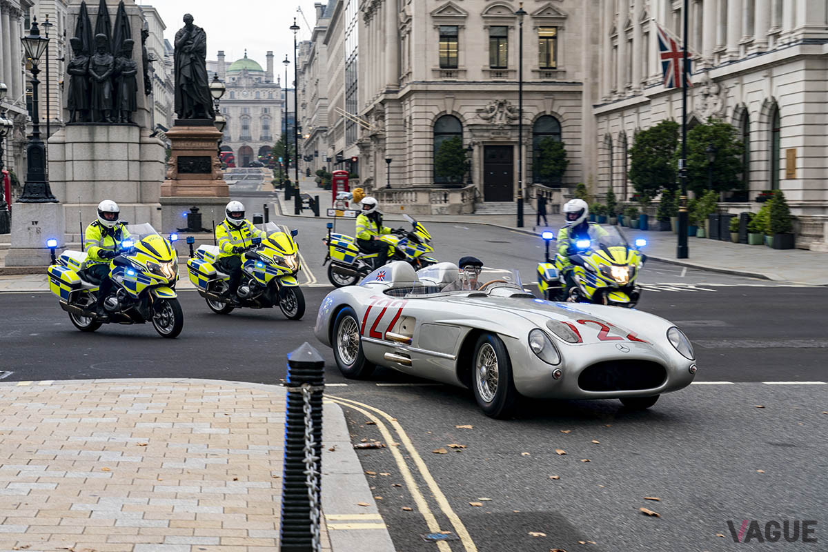 ロンドン市警の完全協力のもと8人の白バイ警官も撮影に協力