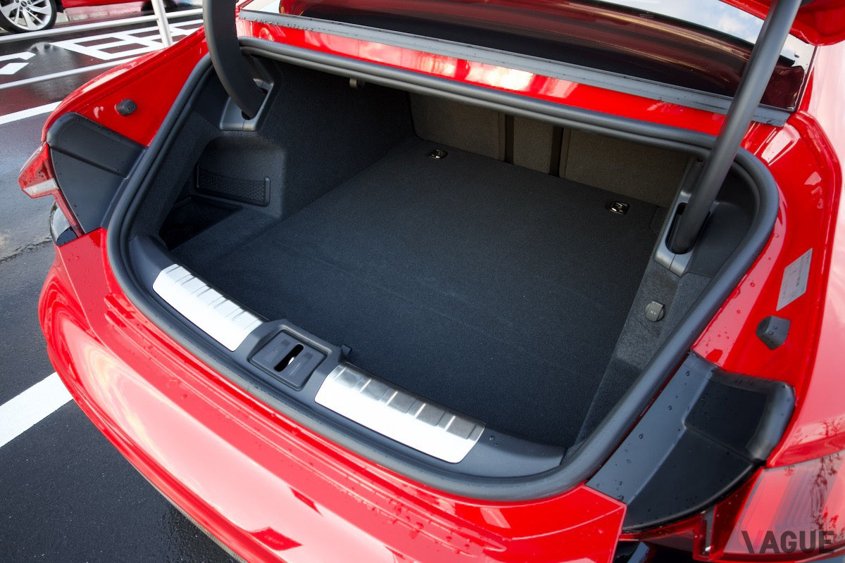 ラゲッジ容量は350リッター