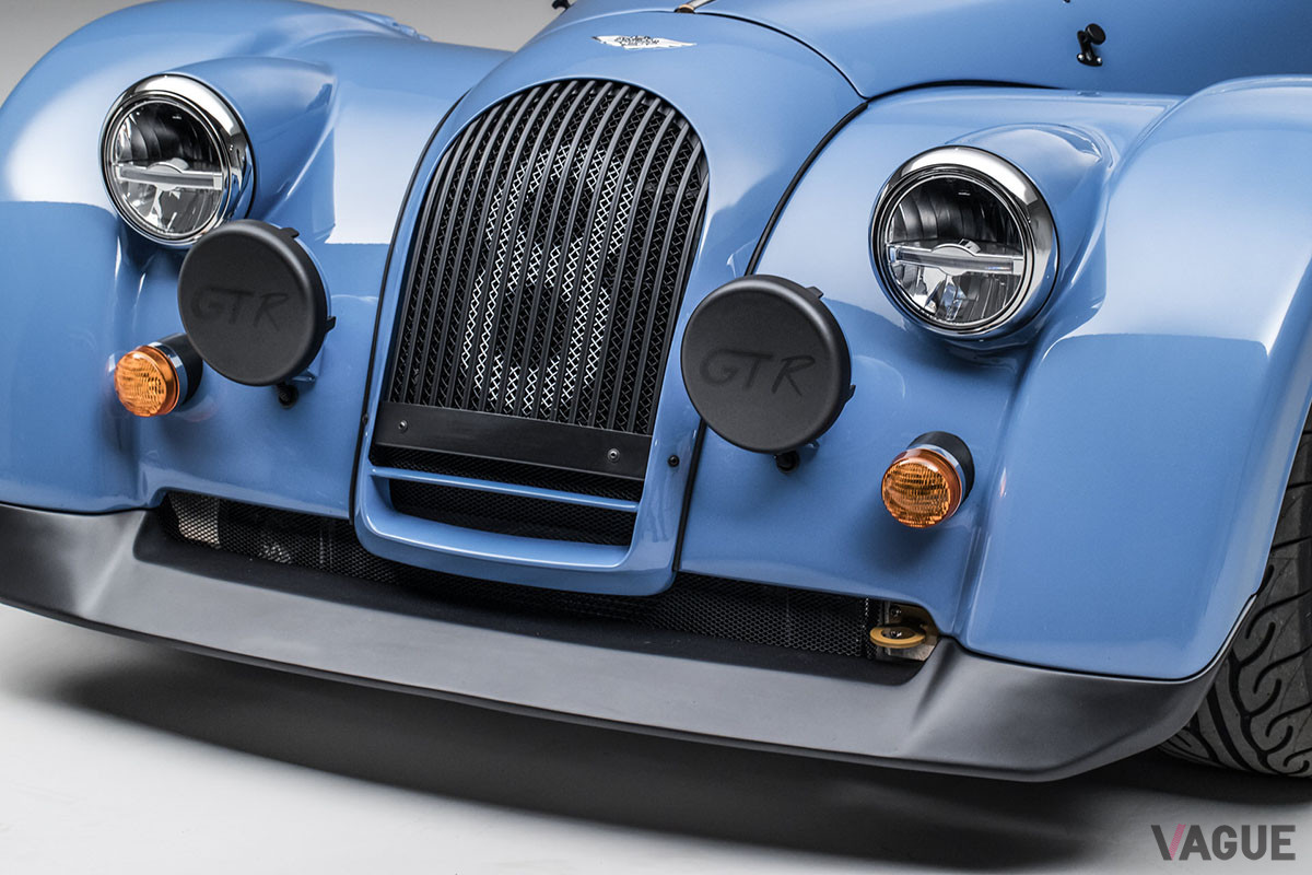 フロントグリルには「8」のナンバー