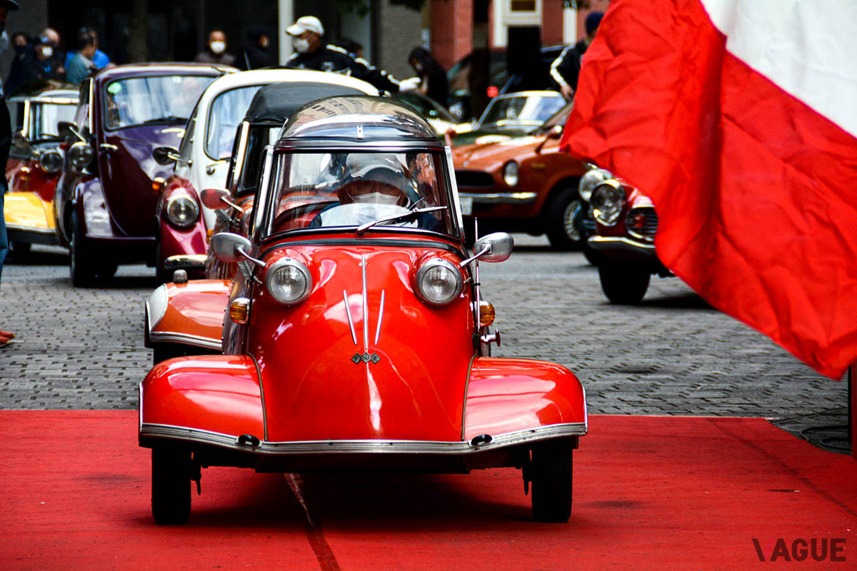 スタートを今か今かと待ち受けるメッサーシュミット。このあと4台のキャビンスクーターが続く