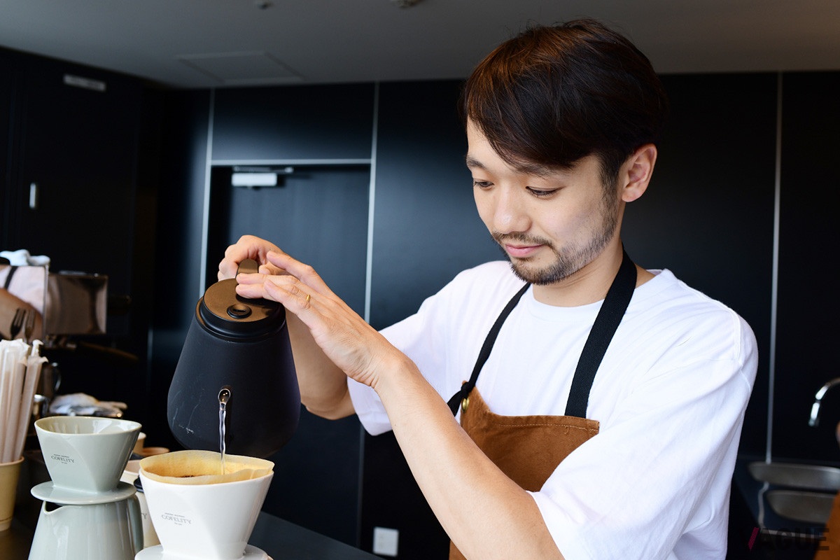 COFELITYの公式パートナーである、今回の商品を監修したバリスタ・焙煎士の向山岳氏