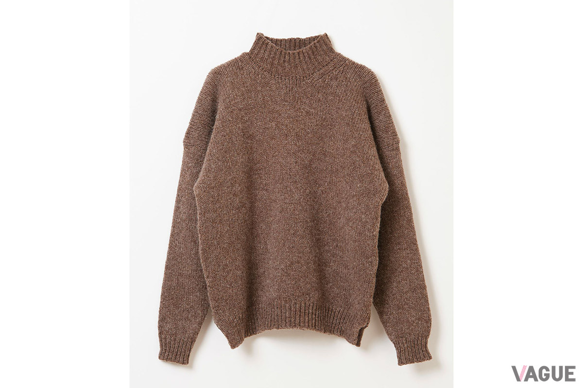 今季、新たに登場したモックネックセーターの「ダールトン」。トレンド感のあるシルエットで、ネックの高さもほどよいため、タートルネックが苦手な人にもおすすめ