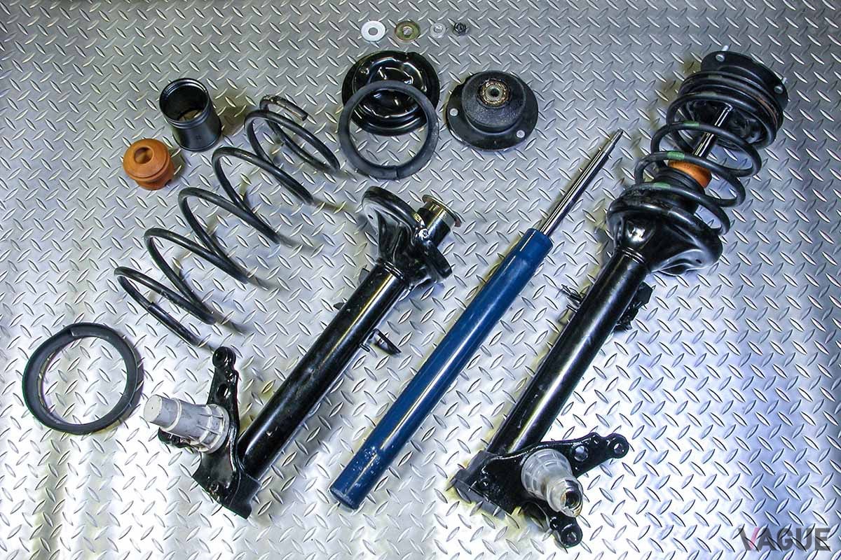 純正に戻すために取り寄せた前後サスペンション
