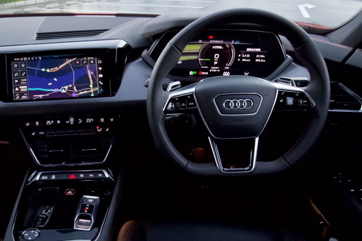 電気自動車ならではの優れた静粛性と快適性を誇る空間