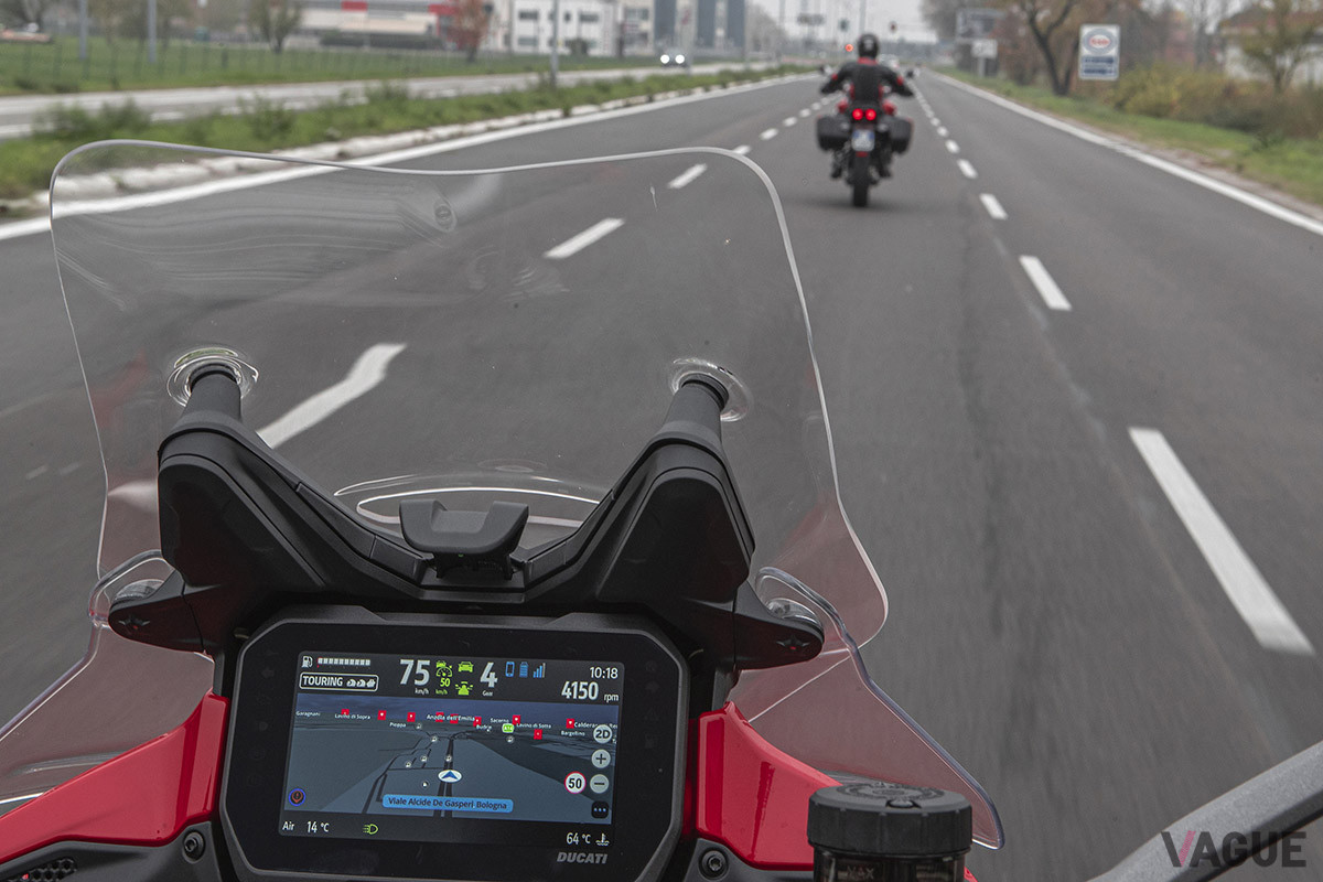 ドゥカティの「ムルティストラーダ V4S」はACCにボッシュ製のレーダーシステムを採用。前走車を検知し、一定の車間を保ちながら追従する