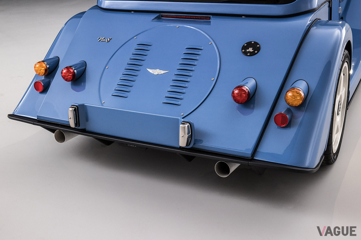 マフラーは左右2本出し