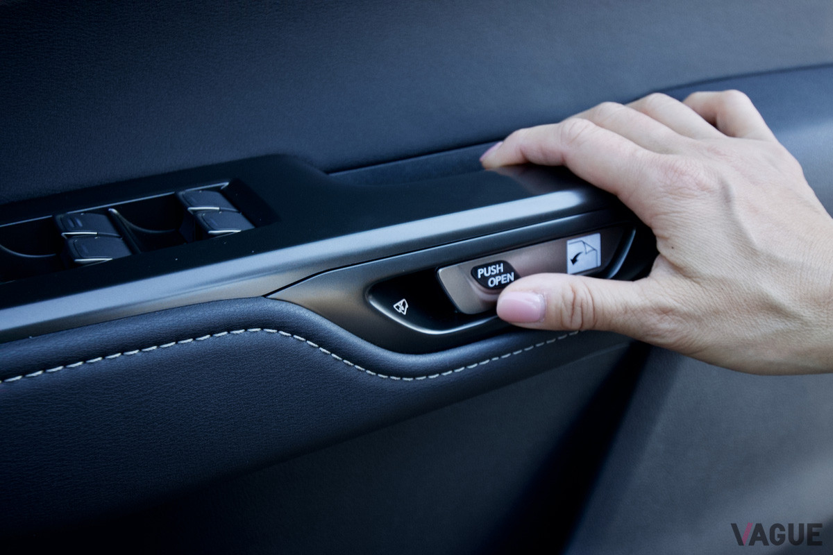 降車時のドア開閉操作はスイッチを押してワンアクションで可能