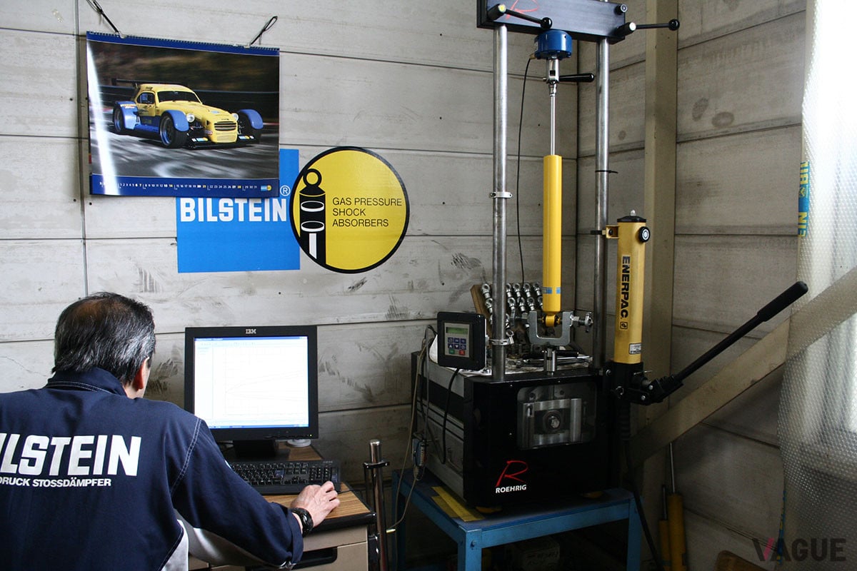 ビルシュタインテクニカルセンターで、E30M3用のサスペンションを開発