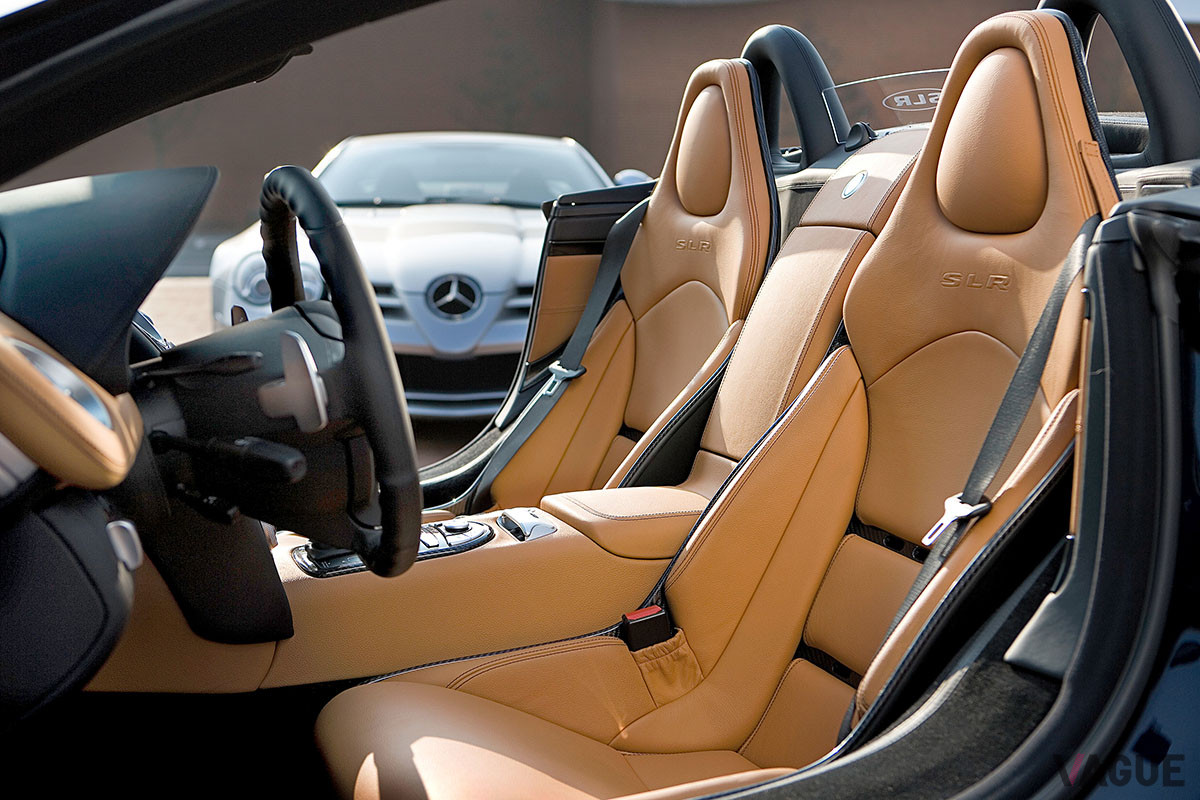 シートはバケットタイプだ