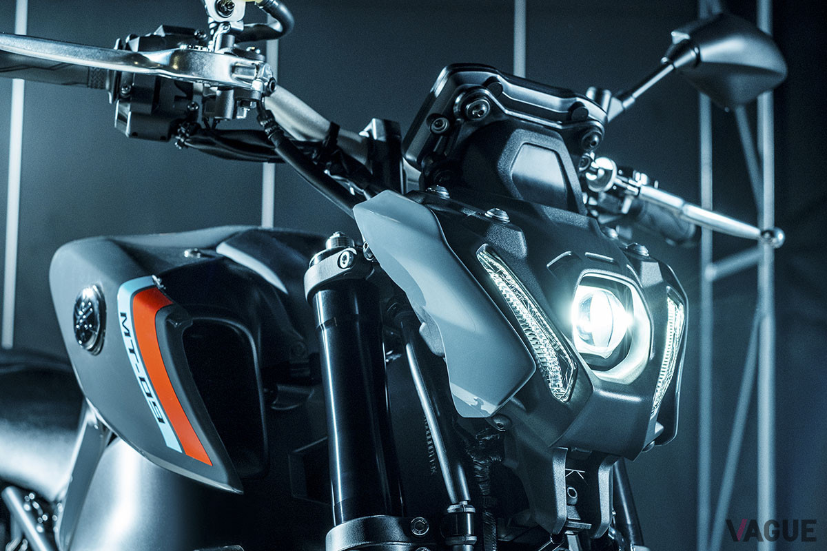 「MT-09」はパワフルな走りに加え、個性的なルックスも魅力的。フレームも新設計され、過激な加速力はそのままに扱いやすさも向上している