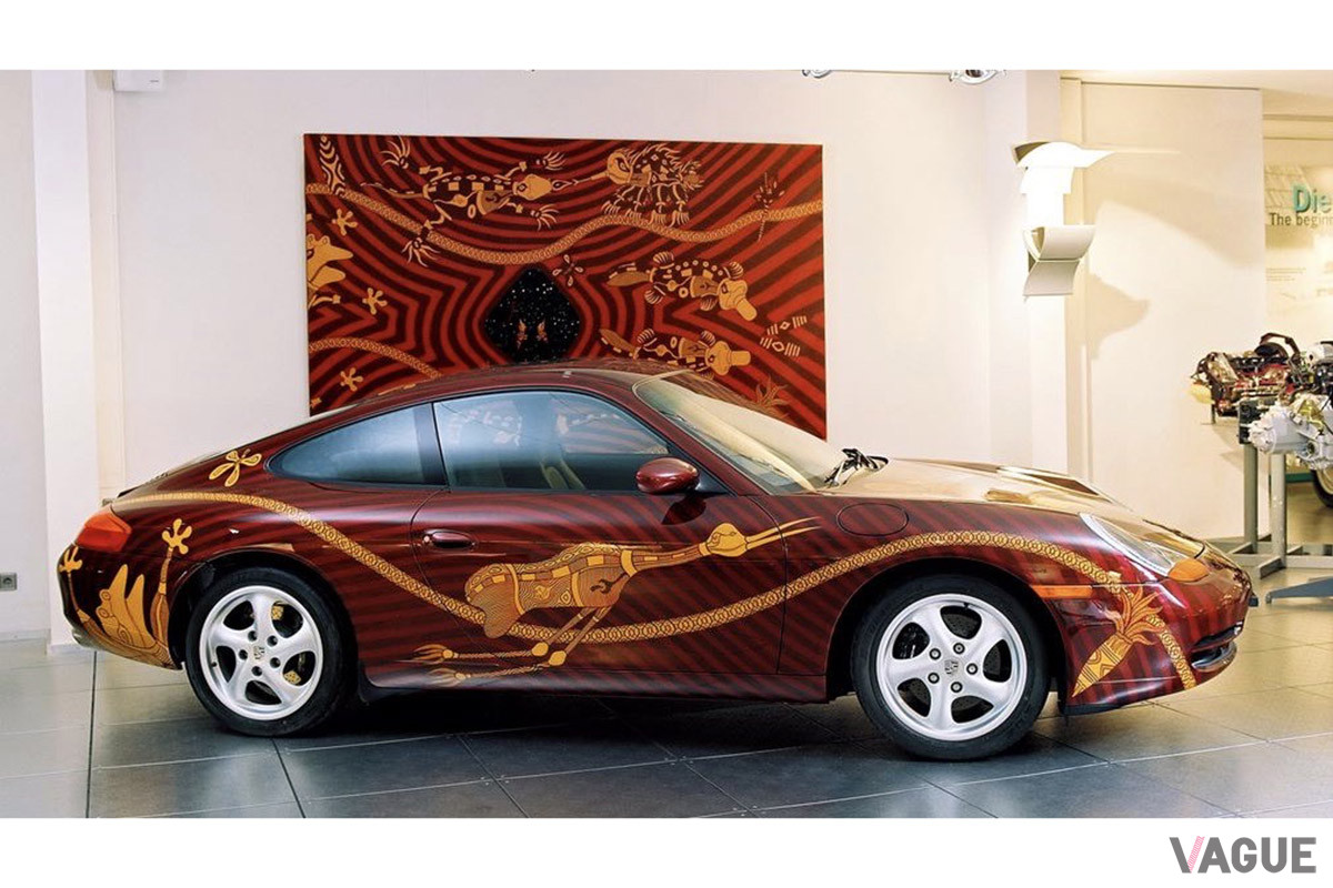 ポルシェ・オーストラリア50周年に制作された996型911のアートカー。カモノハシなどのオーストラリアらしい動物が描かれている（C）Porsche