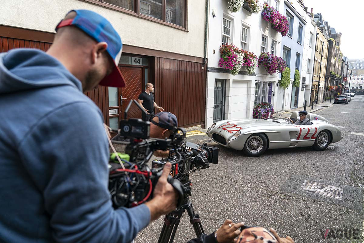 モス卿の息子、エリオット・モス氏によって迎えられた300SLR「722」
