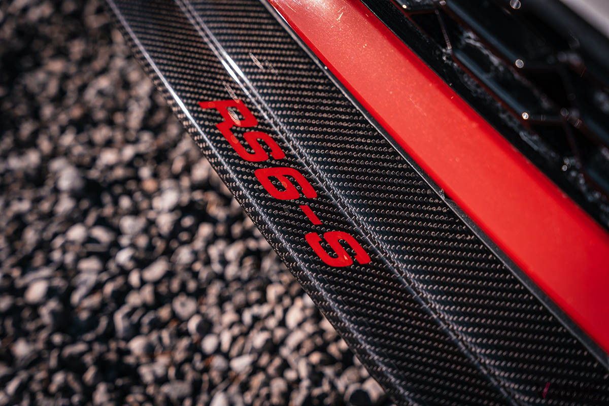 ABTフロントリップにはRS6−Sのロゴが加わる