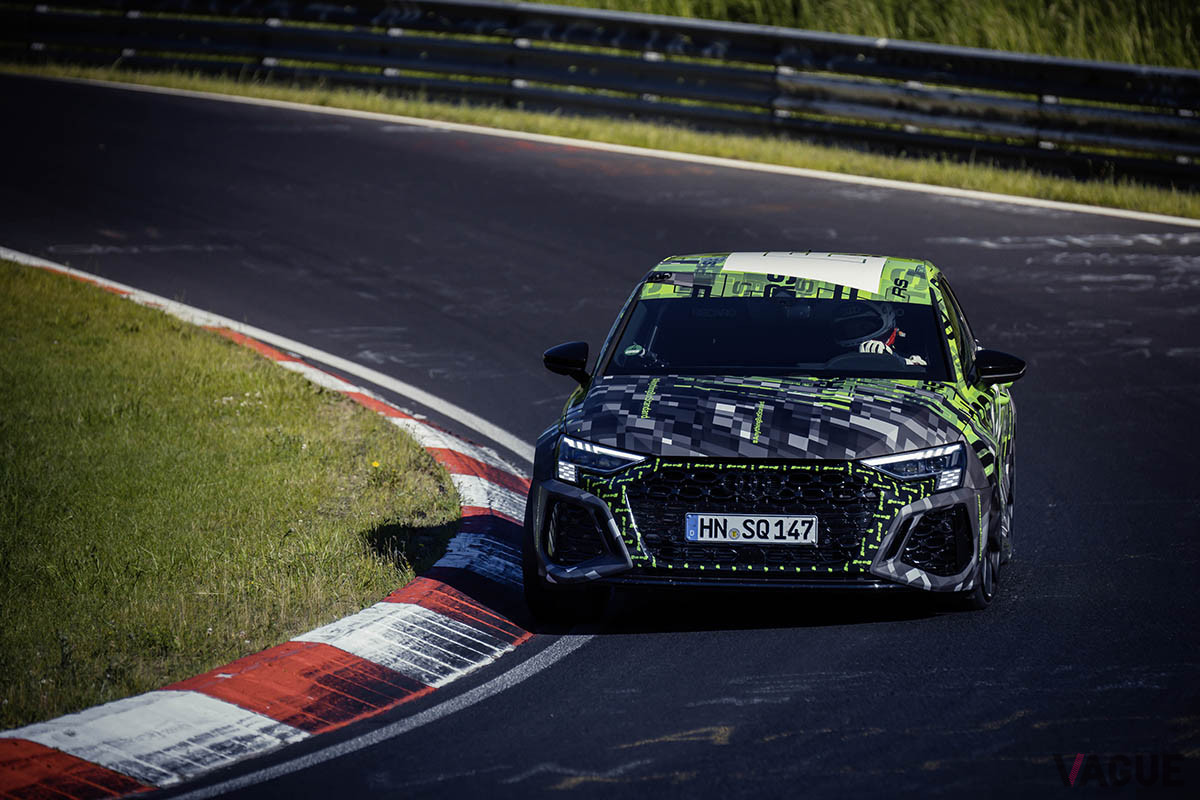 「RS3」は、ニュルブルクリンク北コースで、コンパクトクラス最速となる7分40秒748というラップタイムを記録