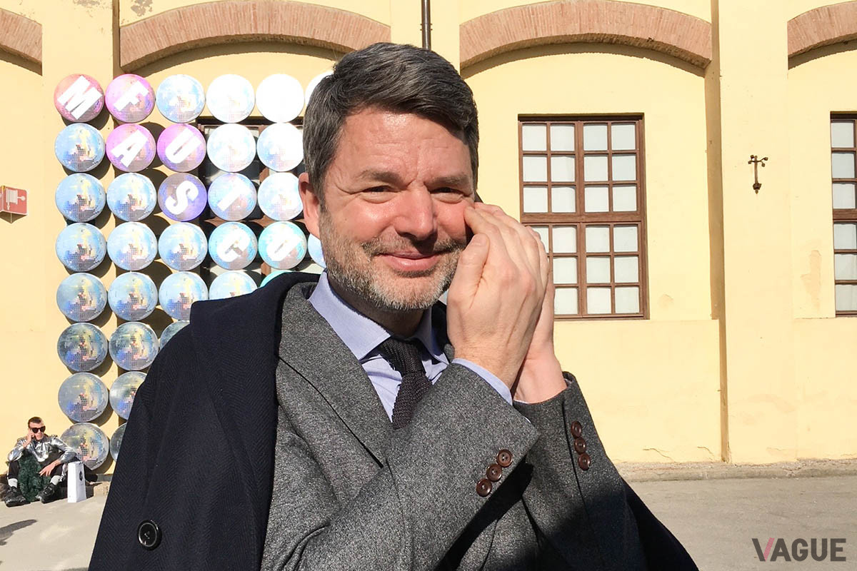 熊本にも遊びに来てくれたディーンさん。紳士服見本市ピッティの会場で電話中の所、ばったりお会いしました