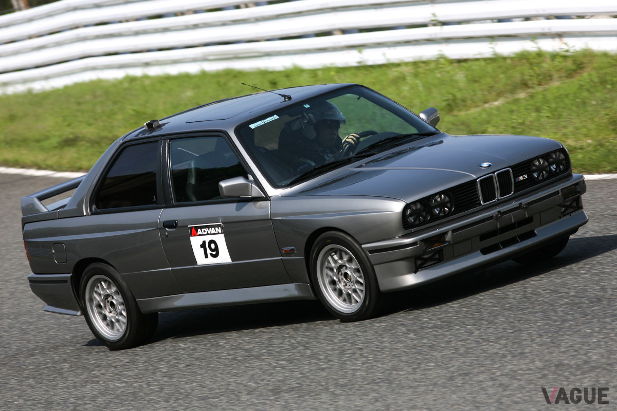 レースに参戦するために、横浜から兵庫県のセントラルサーキットまでリアシートにSタイヤ4本積んで自走で通っていたのが懐かしい