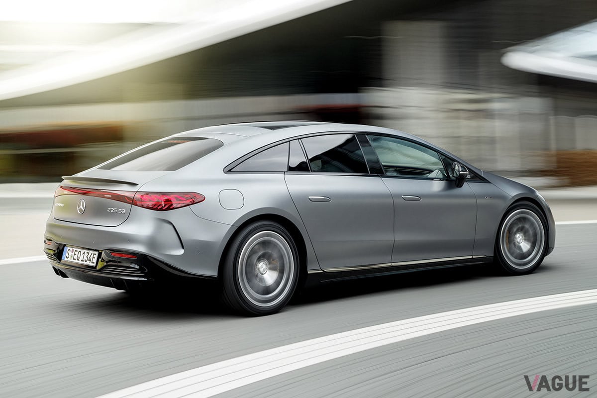 AMG DYNAMIC PLUSパッケージだと、0-100km／h加速タイムは3.8秒が3.4秒に、最高速は220km／hから250km／hへと引き上げられる