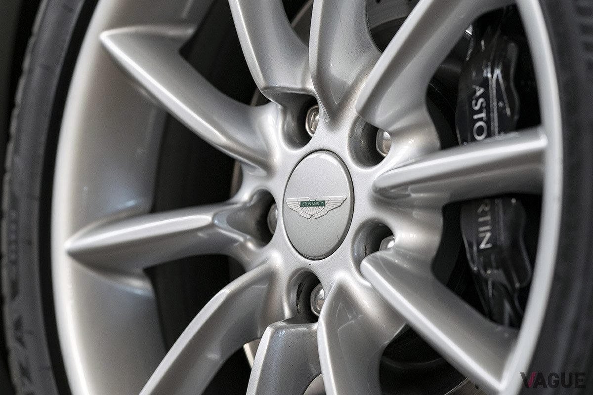 1999年のジュネーブモーターショーでデビューした「DB7 V12ヴァンテージ」