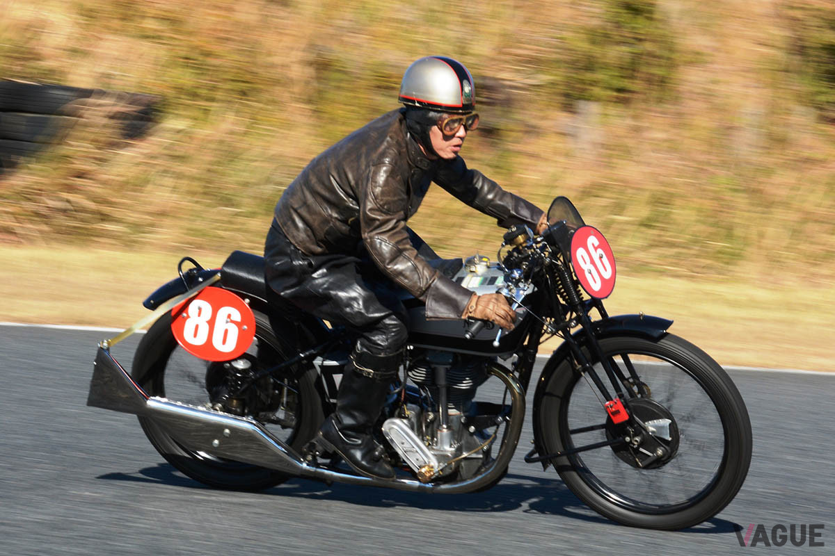 1936年型ノートンも野太い快音を聴かせた
