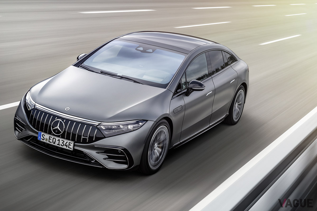 AMG DYNAMIC PLUSパッケージだと、0-100km／h加速タイムは3.8秒が3.4秒に、最高速は220km／hから250km／hへと引き上げられる
