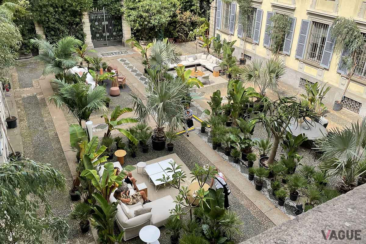 フオーリサローネ：上から眺めたLa Casa Fluidaのガーデン