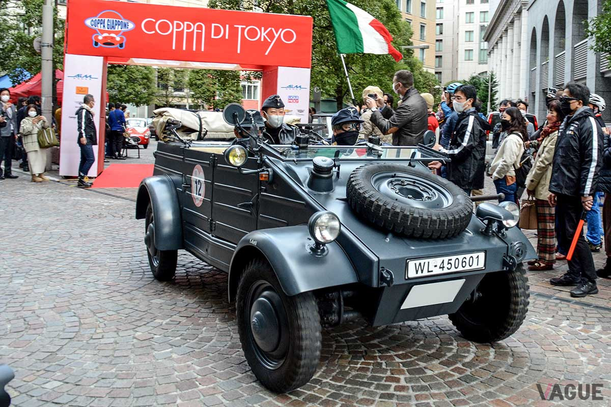 第二次世界大戦では実際に従軍したというキューベルワーゲンも参加