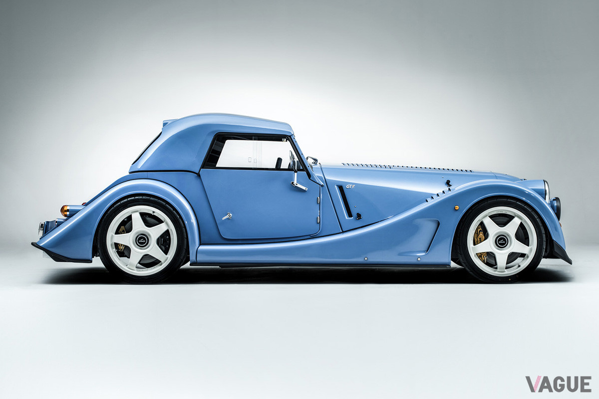 ロングノーズショートデッキの基本的なスタイルを貫き通しているモーガン