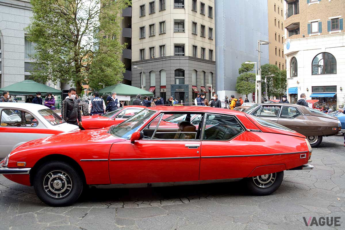 汐留イタリア街によく似合うシトロエン「SM」たち