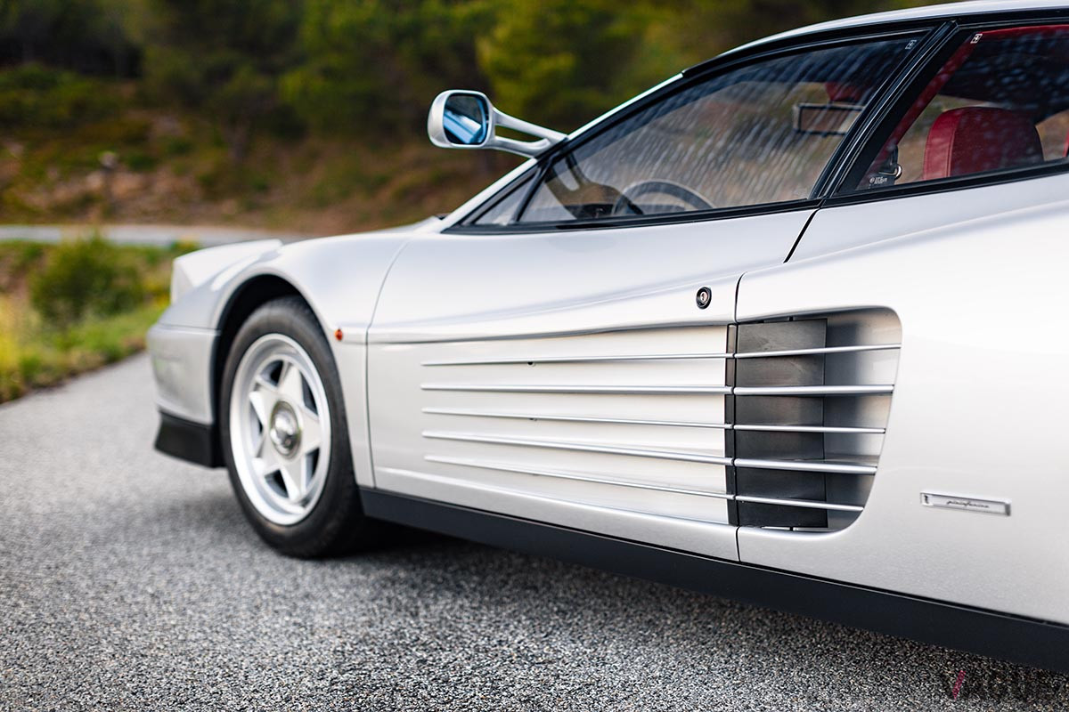 28万6250ユーロ（約3700万円）で落札された1986年型フェラーリ「テスタロッサ」（C）2021 Courtesy of RM Sotheby's