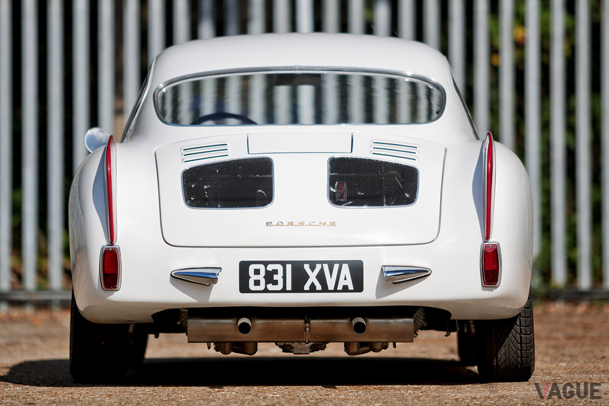 42万6875ポンド（邦貨換算約6544万円）で落札されたポルシェ「356カレラ・ザガート・クーペ“サンクション・ロスト”」（C）2021 Courtesy of RM Sotheby's