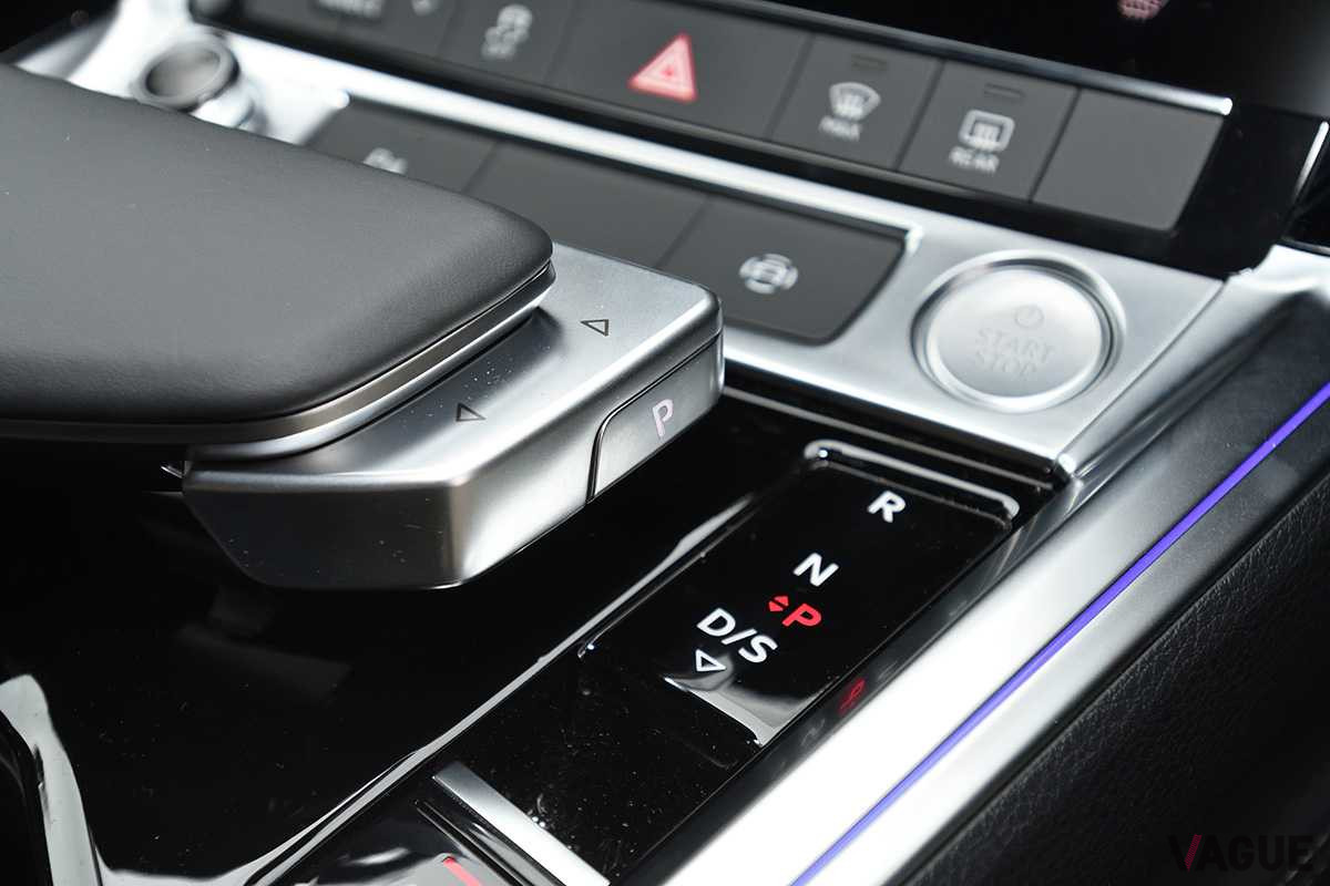 アウディ「e-tronスポーツバック」のシフトセレクター