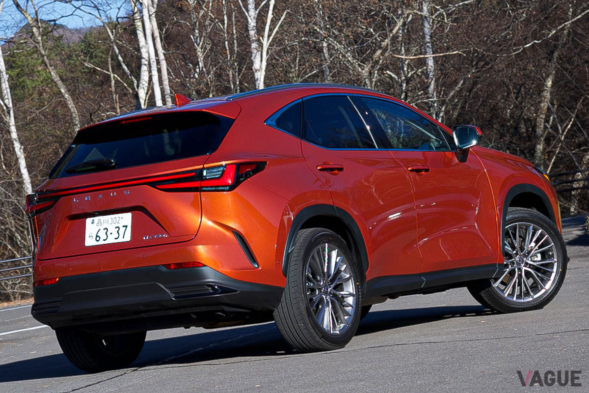 「NX」は売れ筋モデルであるだけに、がフルモデルチェンジ際して電動化と、多様なユーザーに応えるためバリエーションを増やすという形で開発がおこなわれた