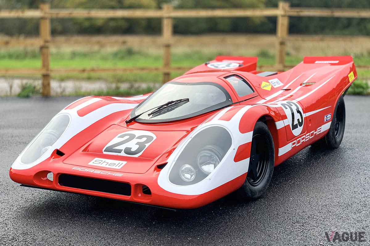 チルドレンズ・カーのモチーフとなっているのは、映画『栄光のル・マン』に登場するポルシェ「917」（C）2021 Courtesy of RM Sotheby's
