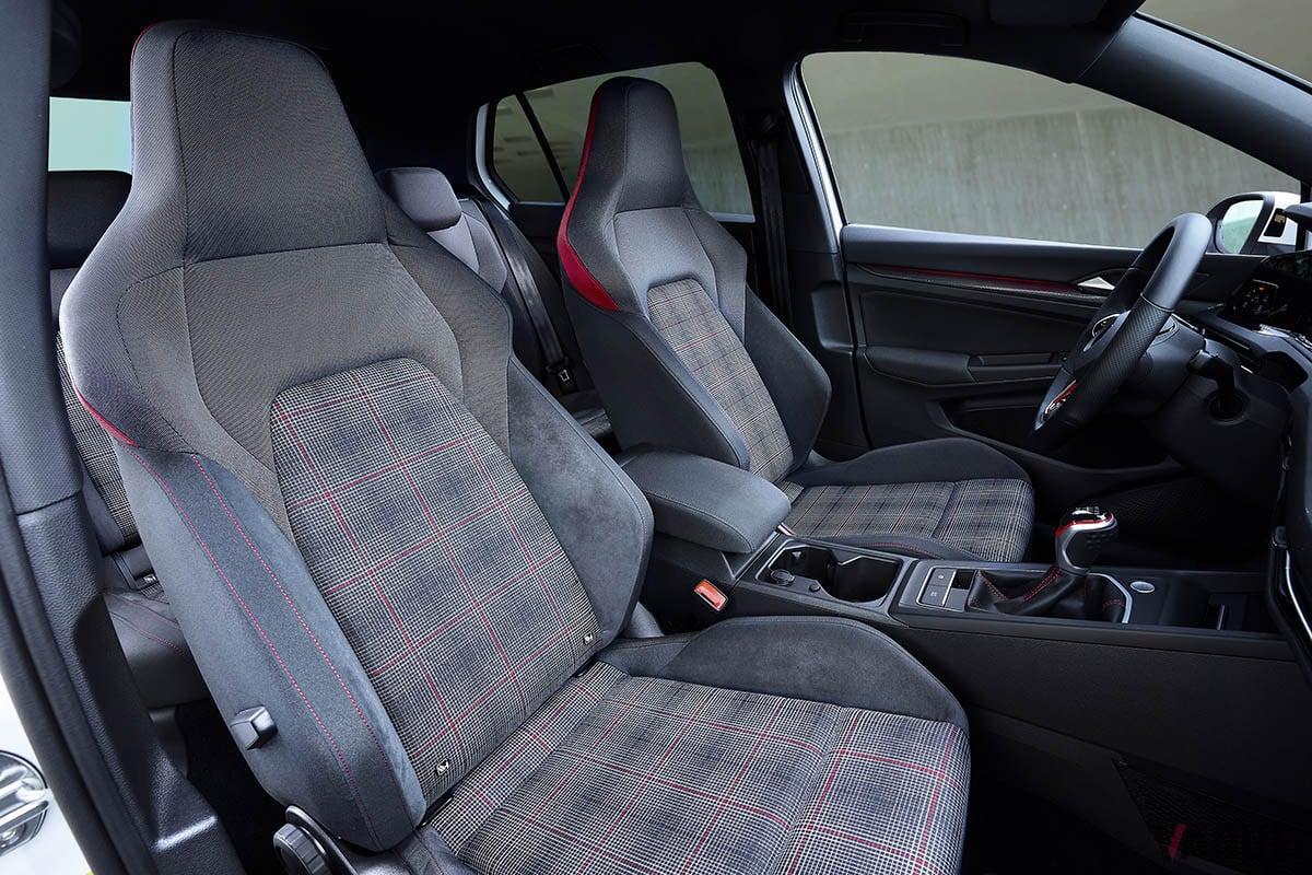 「ゴルフGTI」のシート表皮は、標準でファブリック(チェック柄)となる