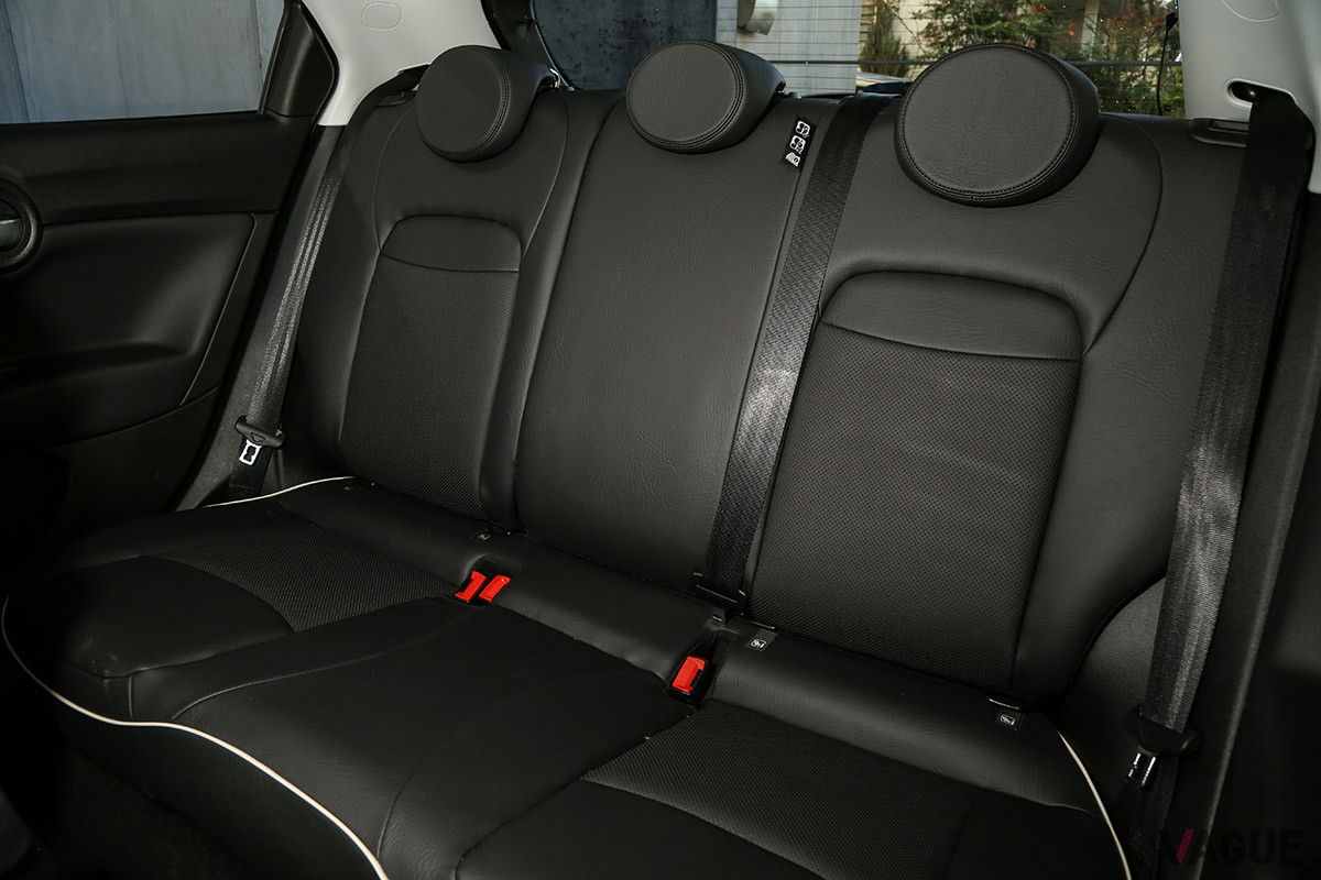 リアシートを倒せば積載容量は1000リッターになる