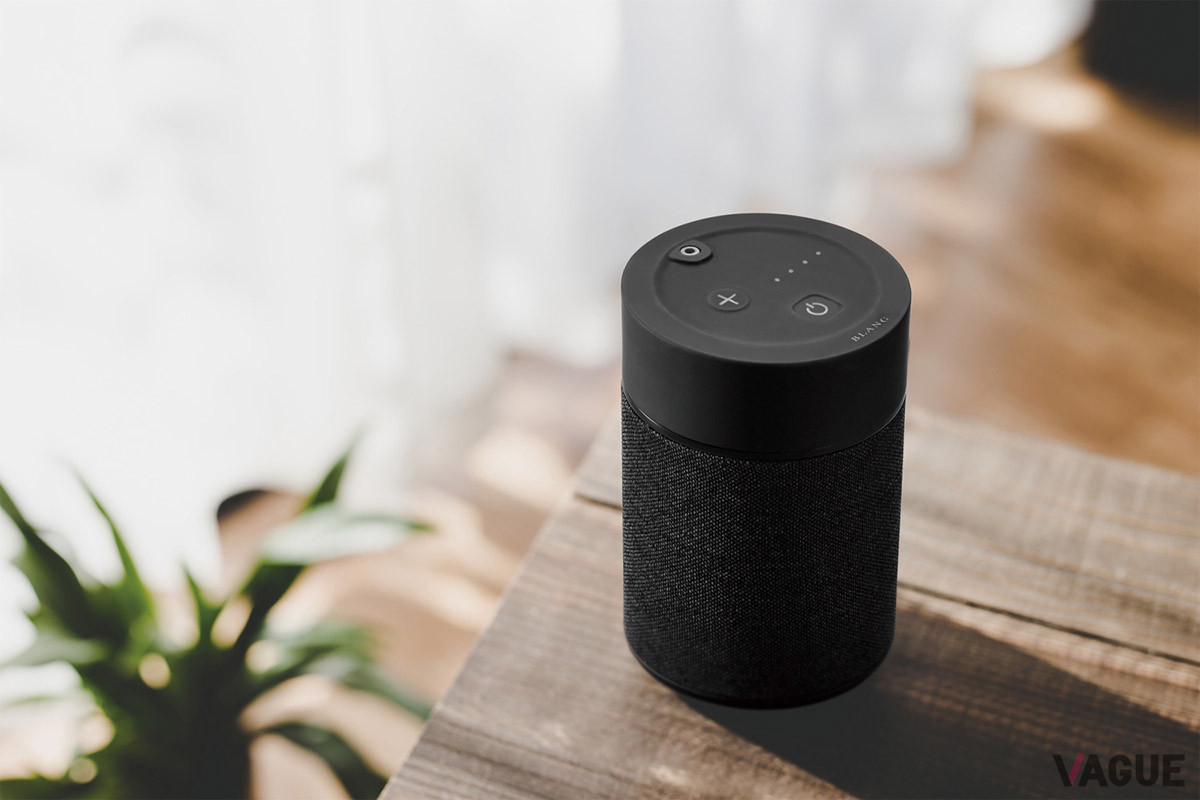 ベーシックなデザインで使用場所を選ばない「ブラング 噴霧式フレグランスディフューザー2」のブラック