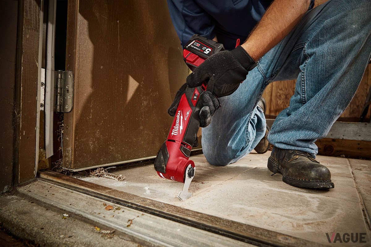 本来は、フローリングやウッドデッキといった木製の床を切断したり、壁などを切って窓抜きなどをおこなったりするのに適した電動工具だ