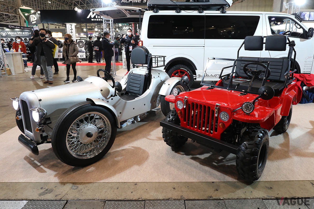 NEXT CRUISER EV（右）とEV CLASSIC（左）