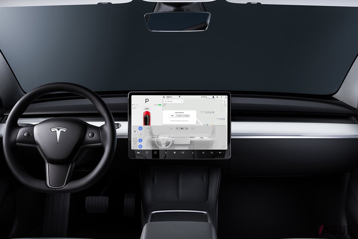 テスラでは、「モデルS」と「モデルX」のバックミラーに超音波センサー、「モデル3」にカメラを搭載している。超音波センサーは車内に人がいるかを検知し、カメラは車内の状態を監視（居眠り警告等）するという（C）Tesla