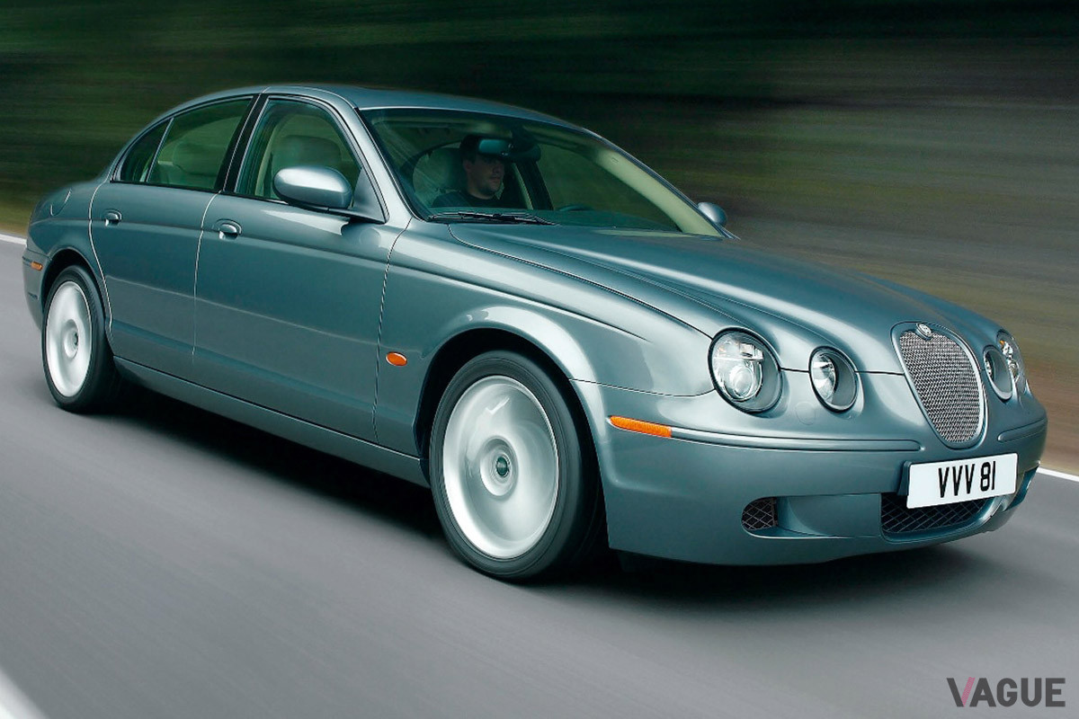 1999年に発売された「タイプS」。発売当初は、レトロなグリルデザインや4速ATなどのアメリカ的機構が理由で評判は良くなかった。後に85%以上のパーツを刷新するマイナーチェンジをおこない、評価されるようになった（C）Veloce