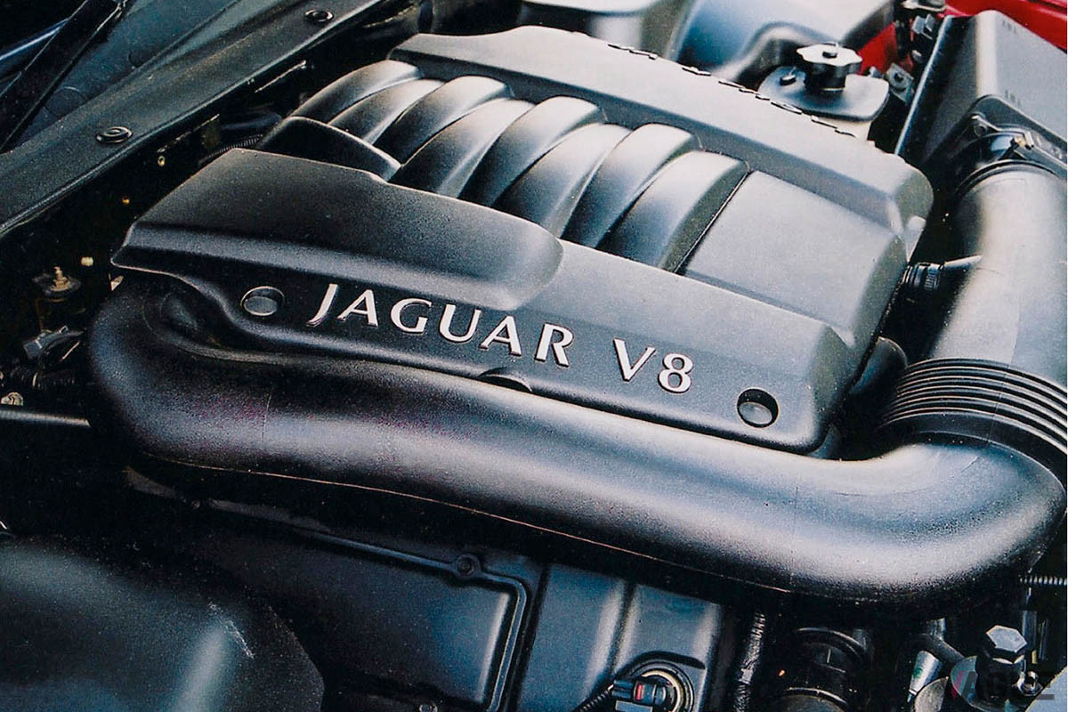 最高出力245psを発生させる3リッターV6と、最高出力286psを発生させる4.2リッターV8（写真）の2種類のエンジンがラインナップされていた（C）Veloce