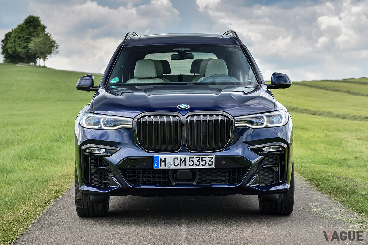 不具合を指摘されたBMW「X7 M50i」。BMWのフラッグシップSUVで、最高出力530psを発生させる4.4リッターV8エンジンを搭載。足回りにはエアサスペンションを装備している（C）BMW
