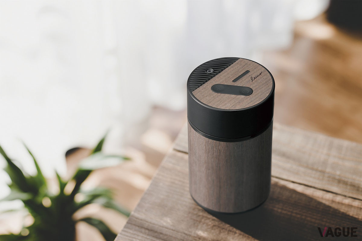 木目調のパネルをあしらった「ルーノ 噴霧式フレグランスディフューザー」