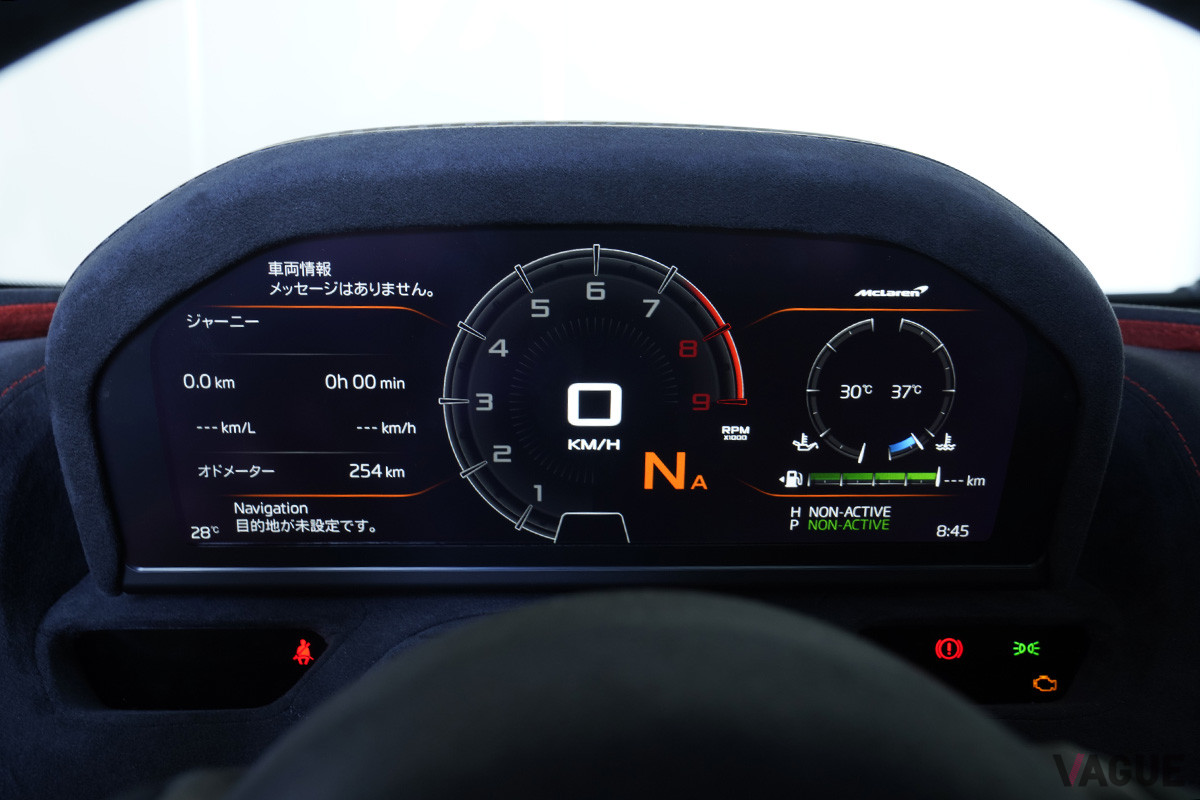 メーターパネルはベースである「720S」と同様のデザイン（C）柳田由人