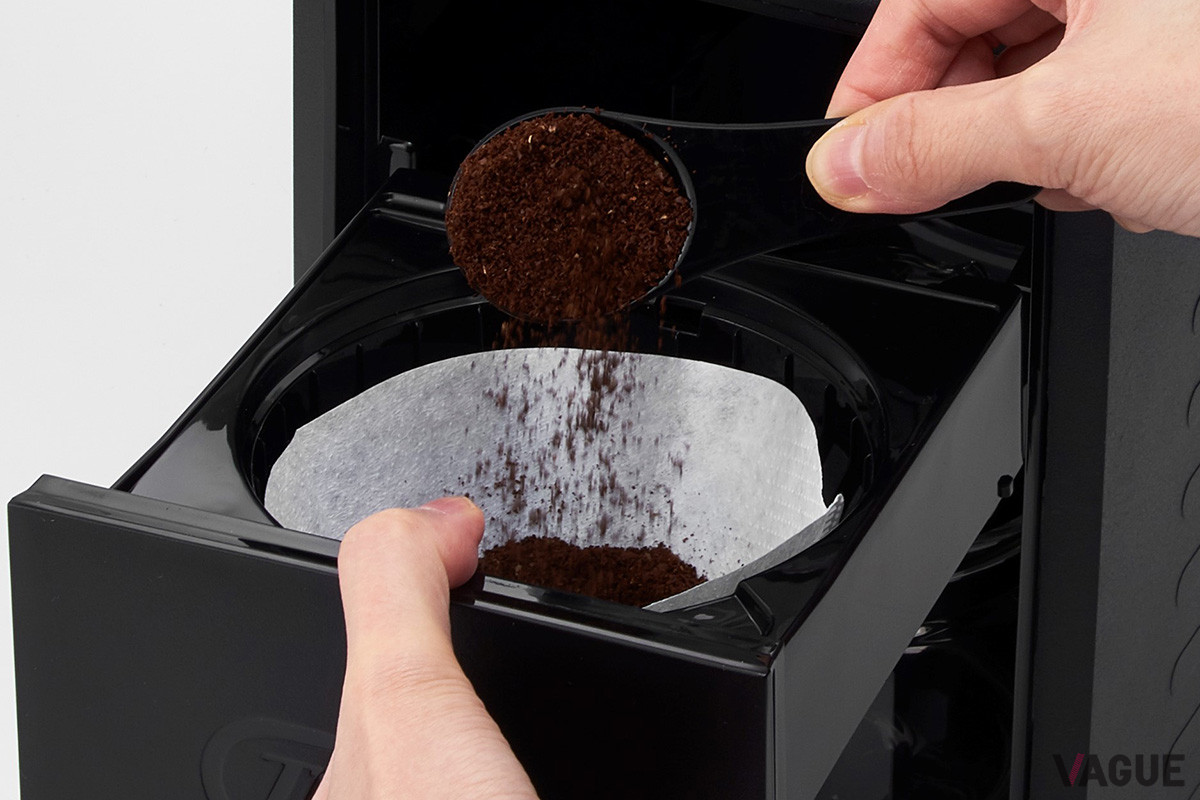 コーヒー粉からのドリップにも対応。豆挽きだけの使用もできるため、気分次第でハンドドリップも楽しめる