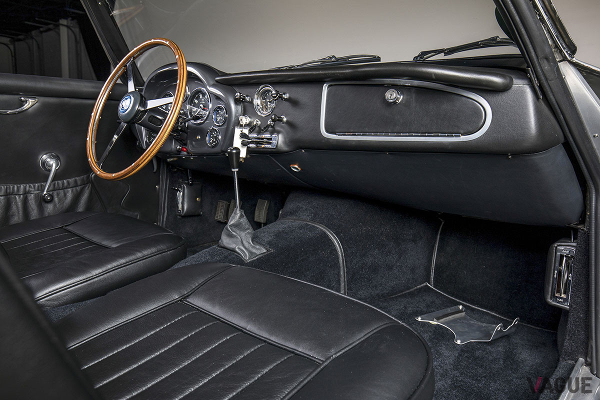 約10億970万円で落札されたアストンマーティン「DB4GTザガート」