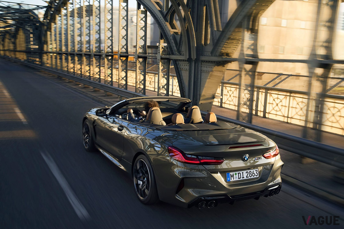 「M8 Competition Cabriolet」の最高速は250km／hに制限されているが、「M Driver's Package」をオプションとして選ぶと、305km／hとなる