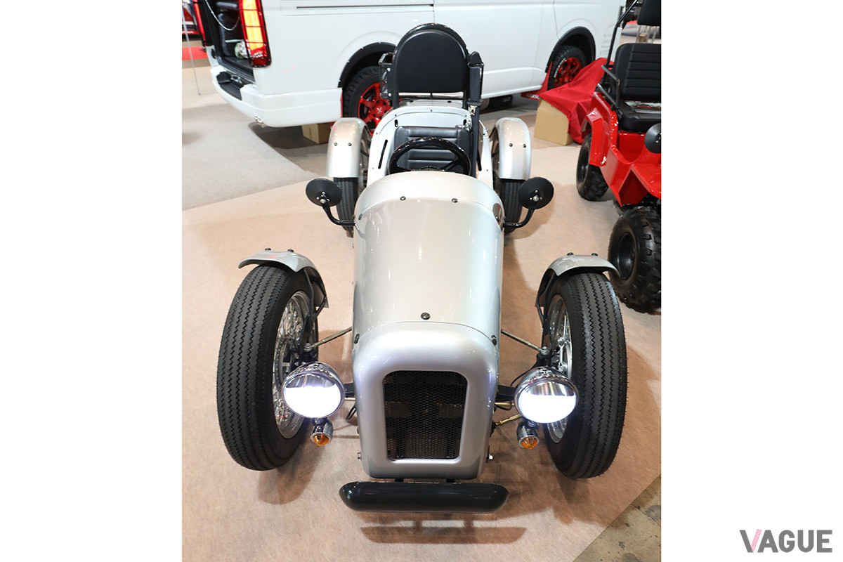 クラシックな雰囲気のEVミニカー