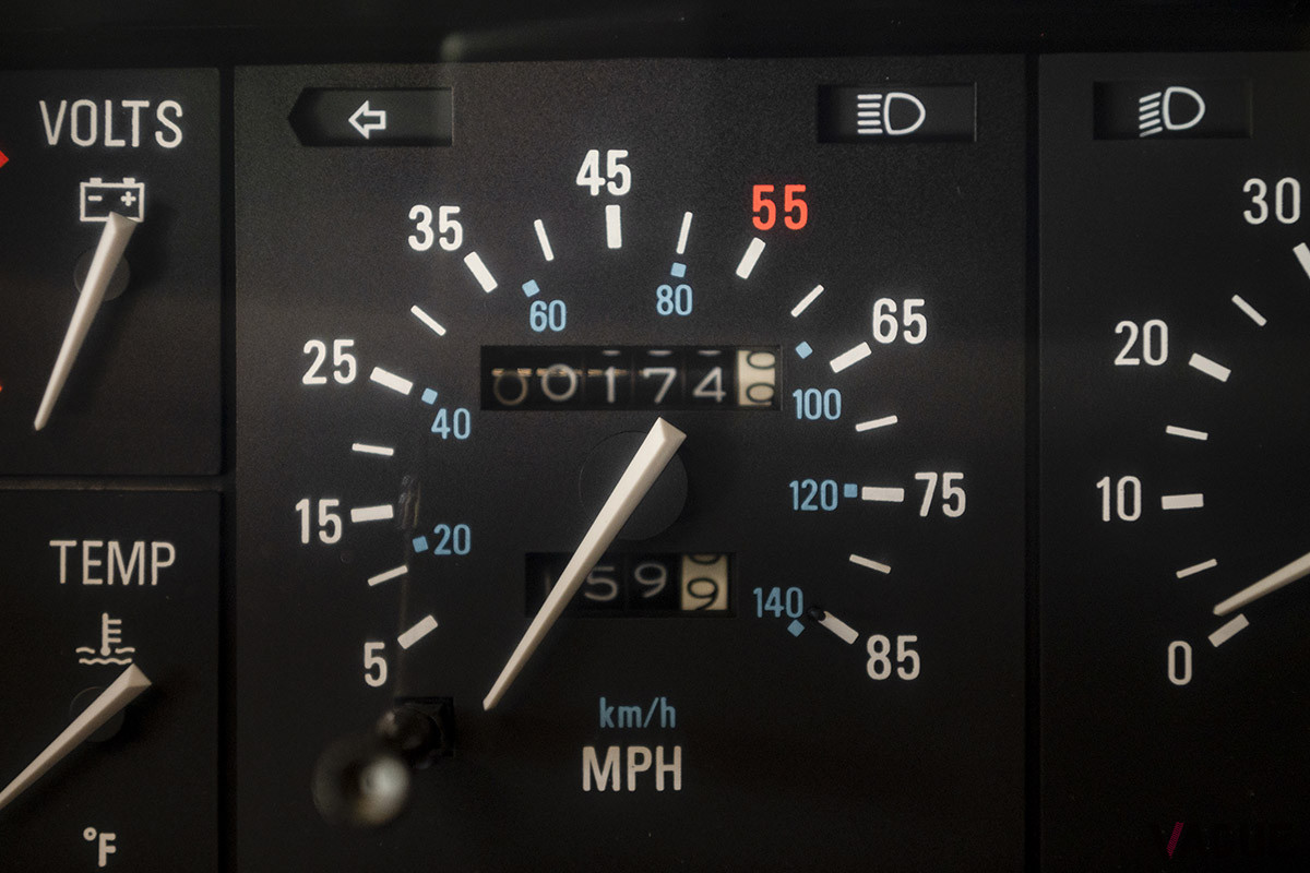 12万3200ドル（邦貨換算約1420万円）で落札されたデロリアン「DMC-12」（C）2021 Courtesy of RM Sotheby's